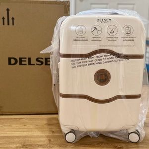NWT Delsey Carry On Luggage - 21 inch with brake (White)